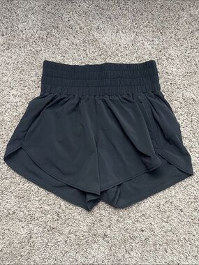 Outdoor Voices Light Speed 3” short size Small